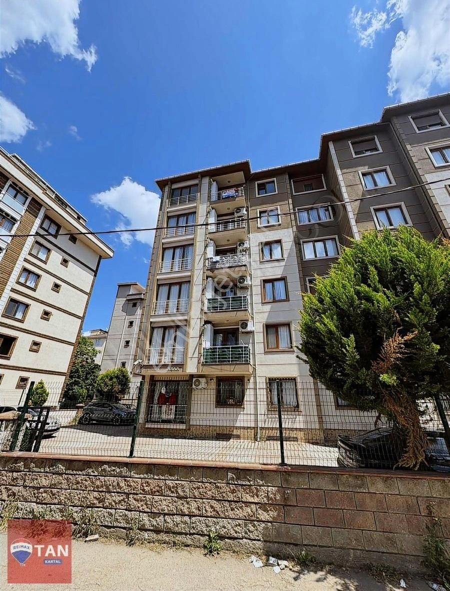 Kartal Yalı Mah Ana Cadde Paralelinde En Üst Kat Boş 3+1 Satılık