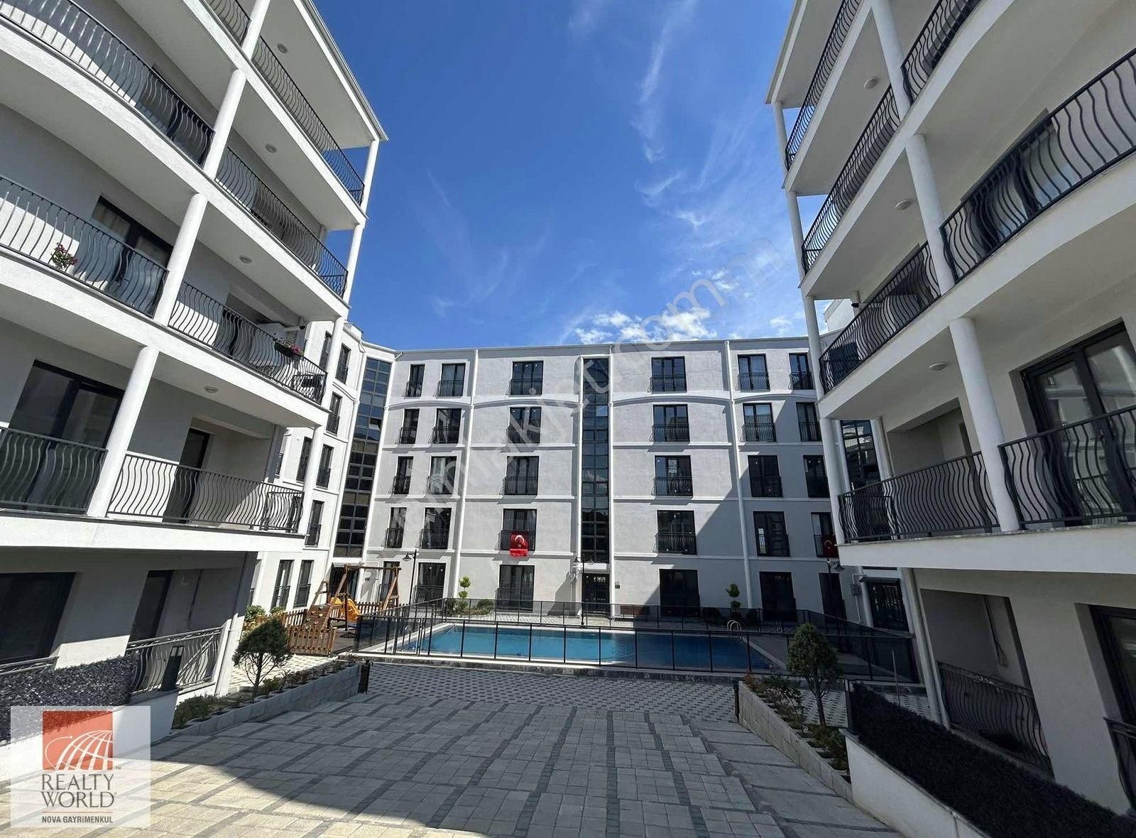 Kartepe Kent Meydanı Havuzlu 4+1 Bahçeli Dubleks Daire