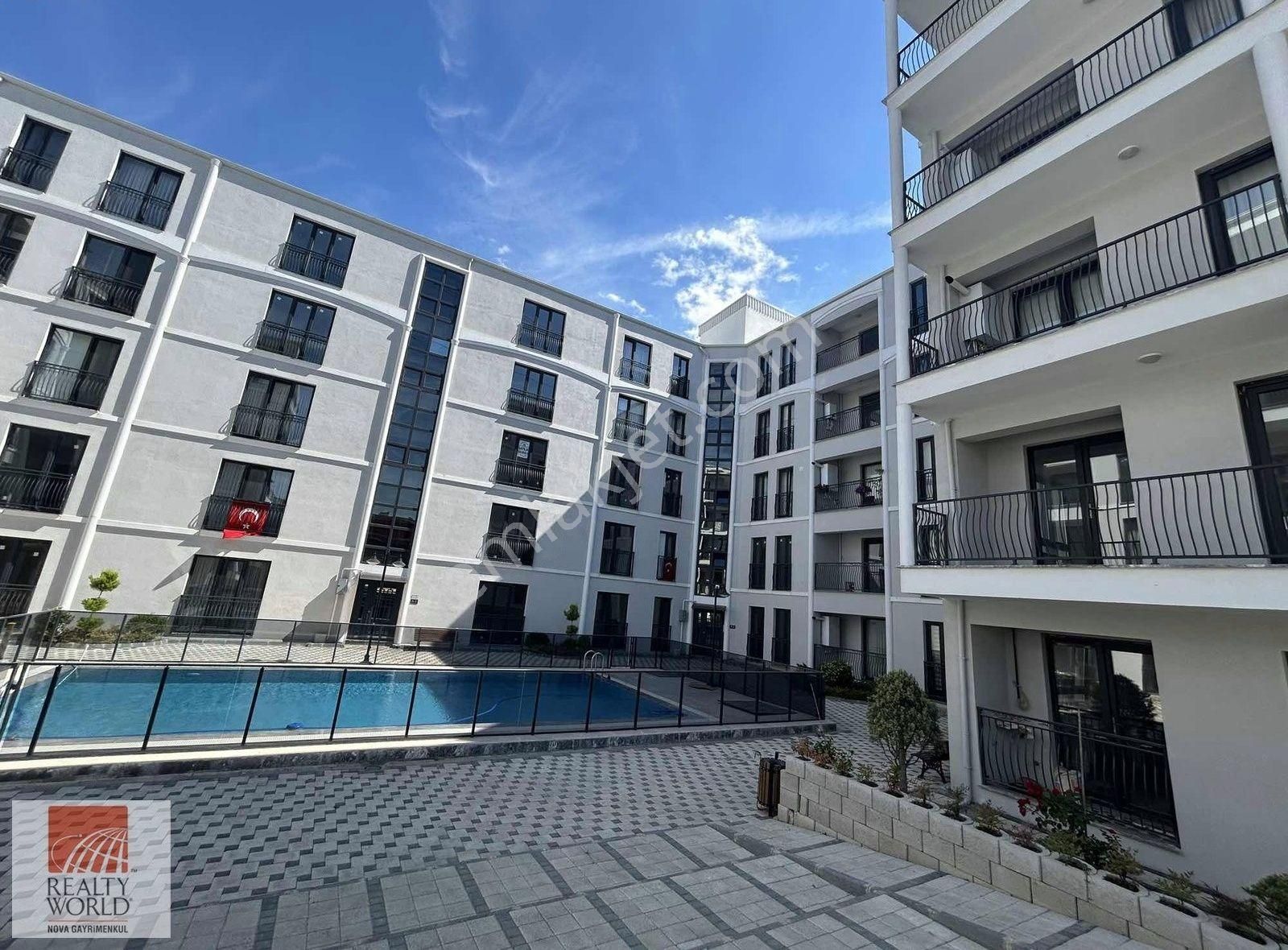 Kartepe Kent Meydanı Havuz Cephe 4+1 Büyük Teraslı Dubleks Daire
