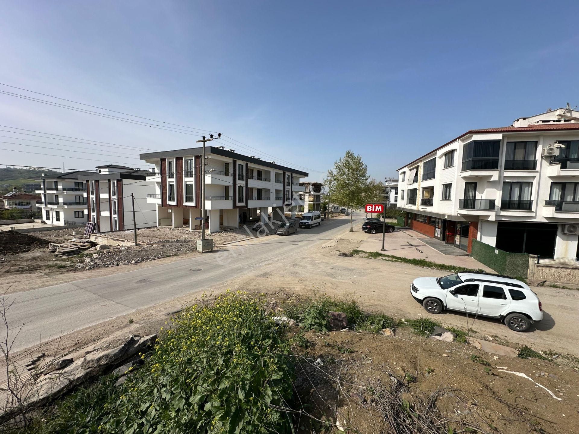 Yalova Merkez'de Cadde Üzeri Satılık Köşe Arsa