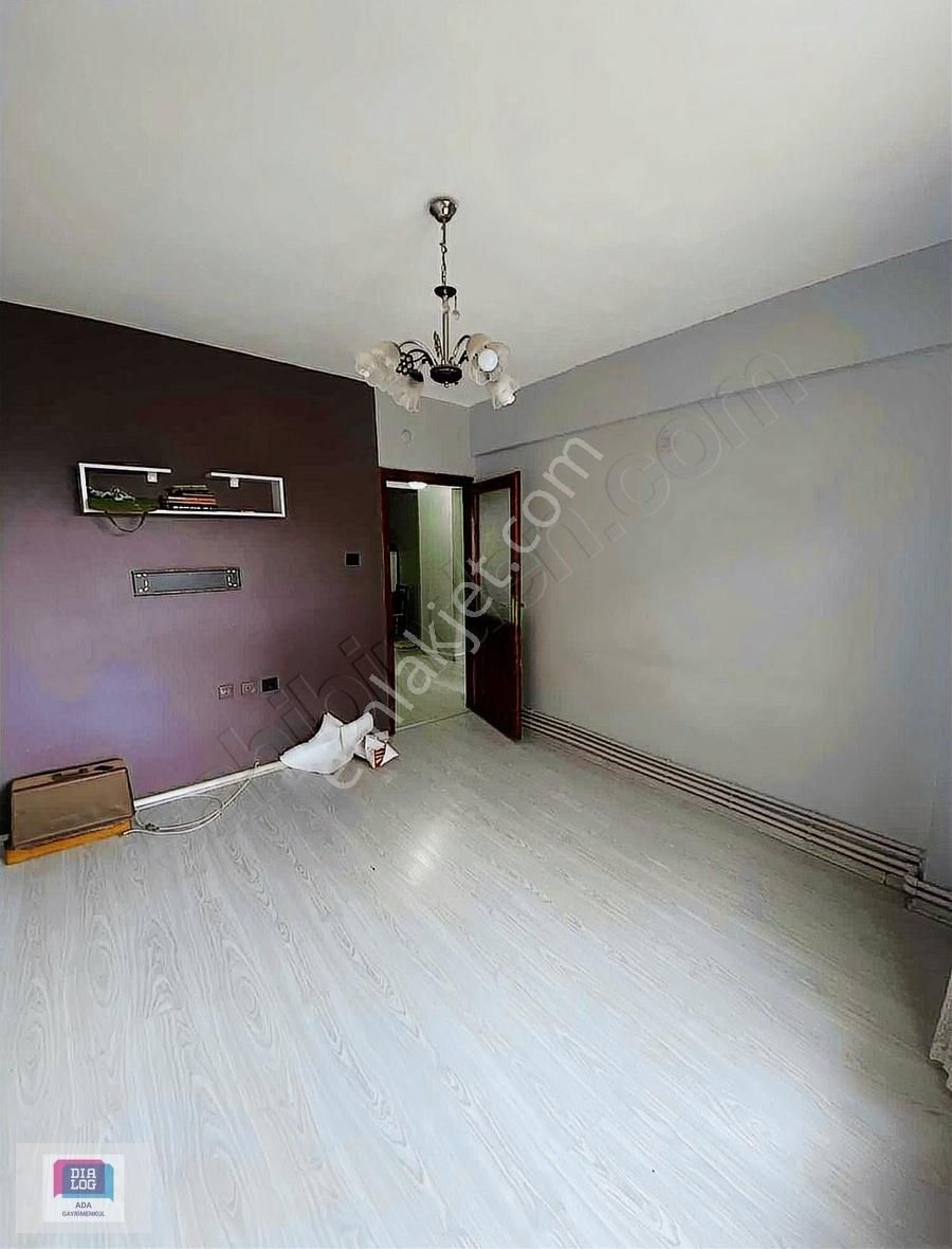 Fatih Ayvansaray`da Geniş Kullanışlı 2+1 Daire