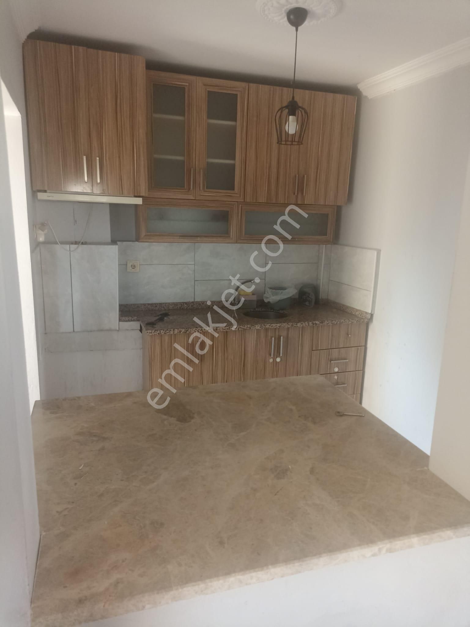 Üniversite Yakını Site İçerisinde Arakat Ayrı Mutfak Asansörlü 3+1