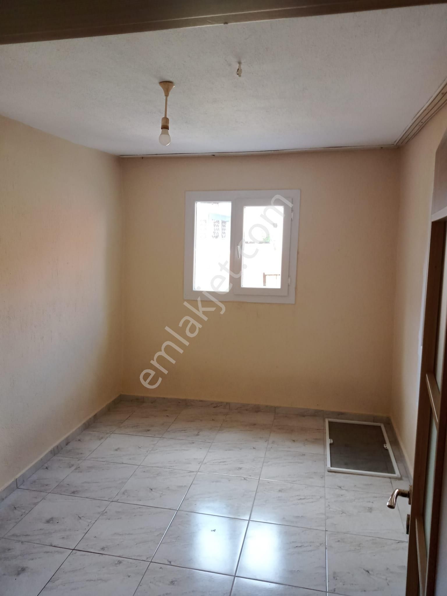 Karabağlar Yunus Emre Mah. Çalışan Yada Emekli Bekar Erkeğe 75 M2 Kiralık Ev