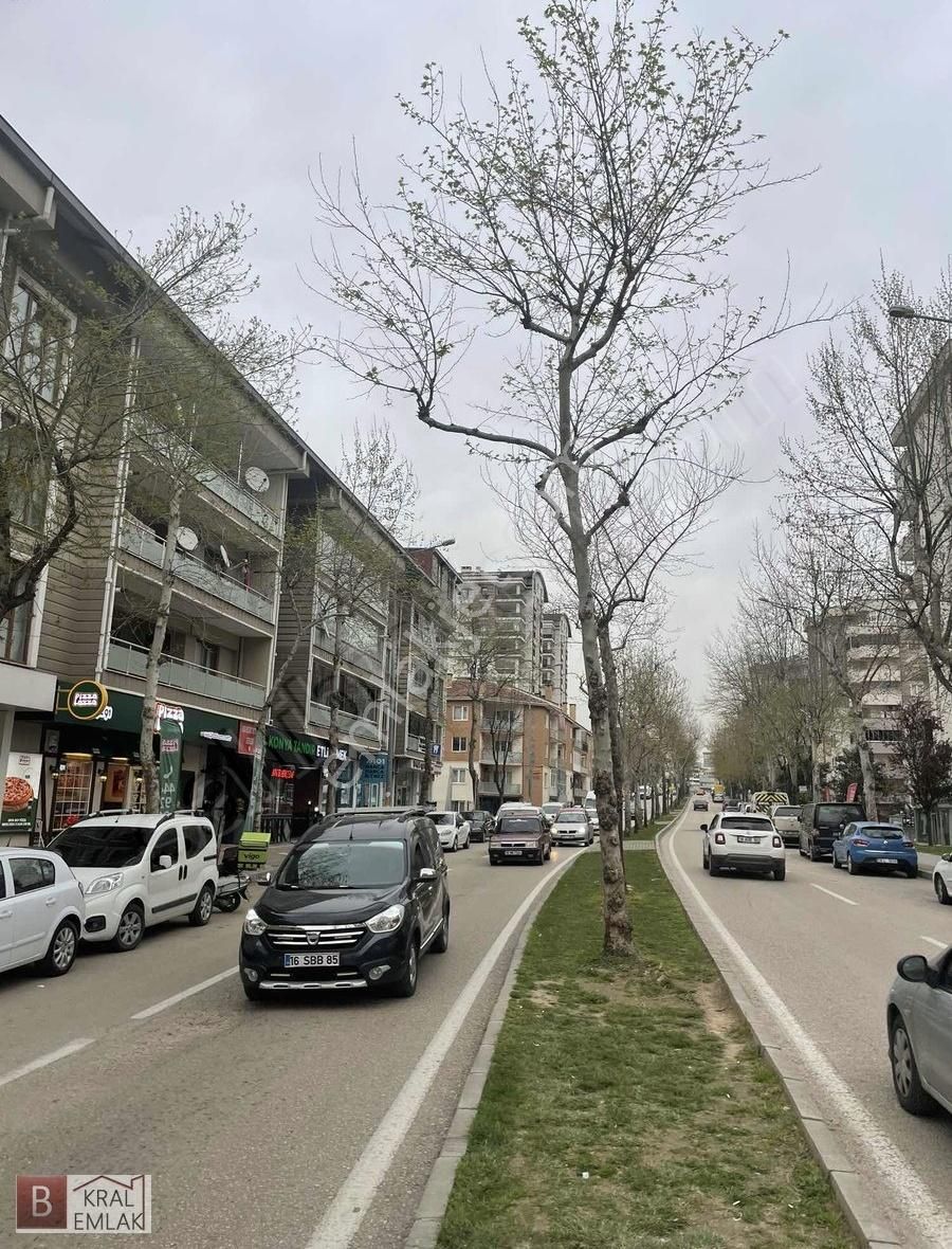 Esenevler Merkezde Ara Kat Geniş Satılık Daire