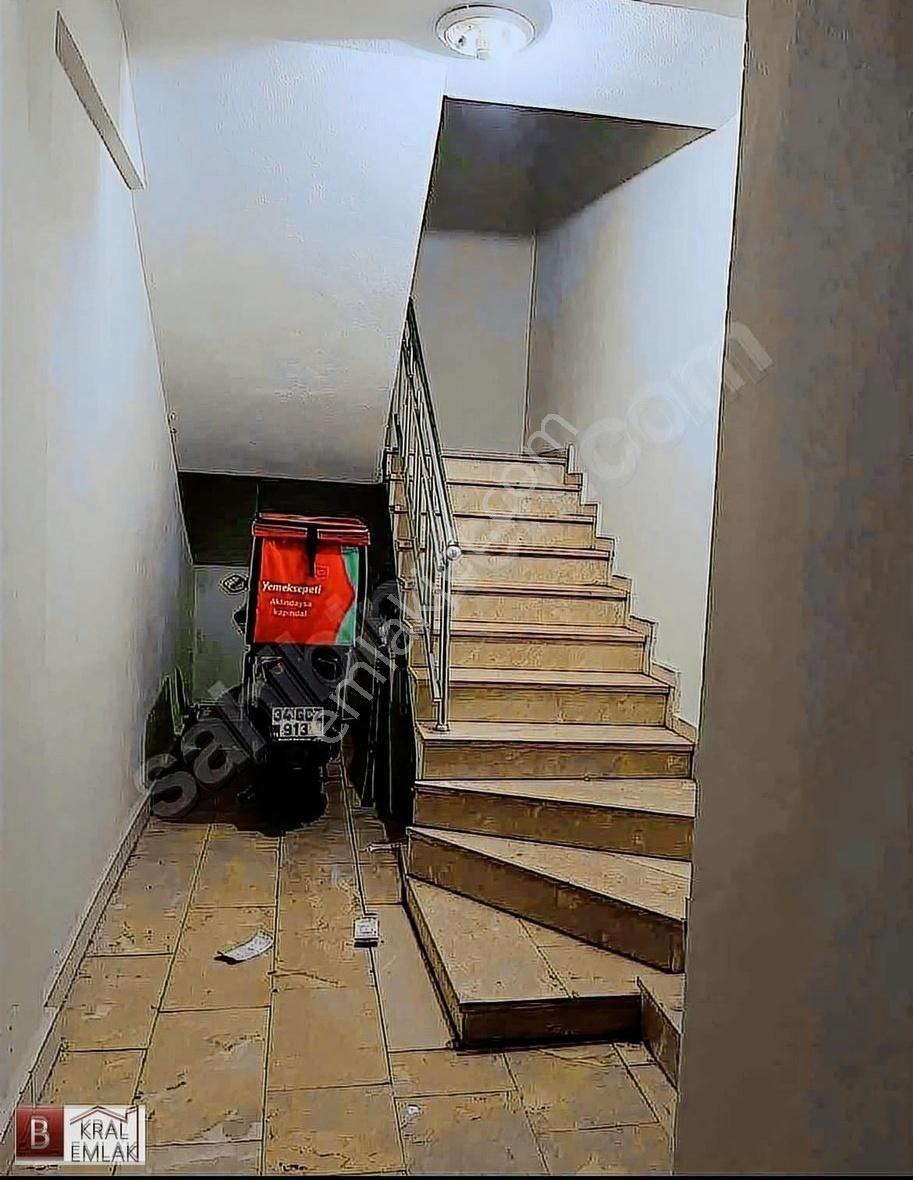 Esenevlerde 5 Daire Üzerine 2+1 5 Katlı Müstakil Bina