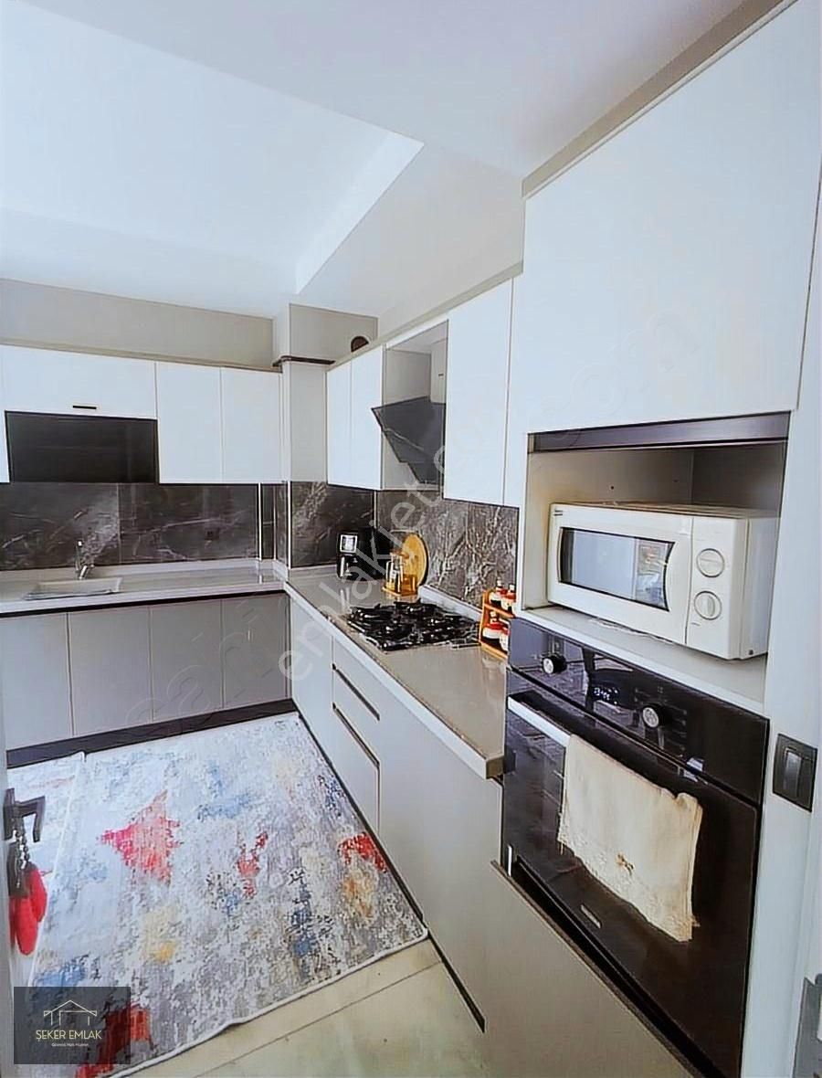 Bölgenin Prestijli Evlerinden Giyinme Odalı Lux Kat Mülkiyetli