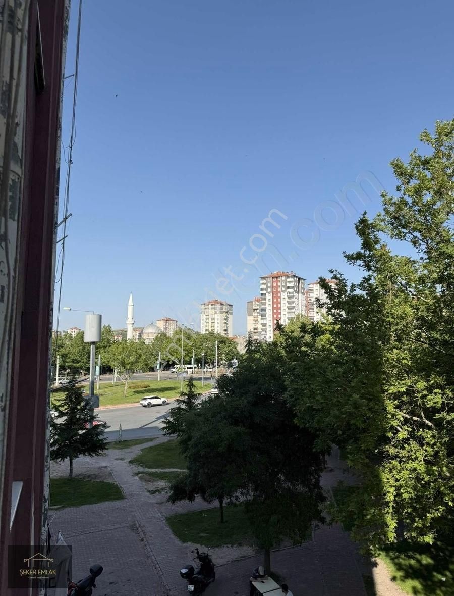 Selimiye Tramvay Durağı Karşısı 80m2 3+1 Kıralık Daire