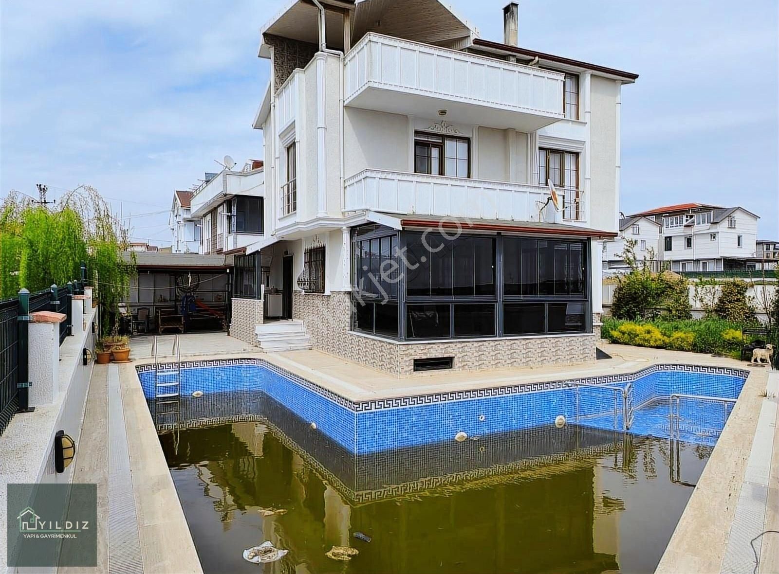 *yıldız* Merkezi Konumda Müstakil 365m2 İçinde Havuzlu Fırsat