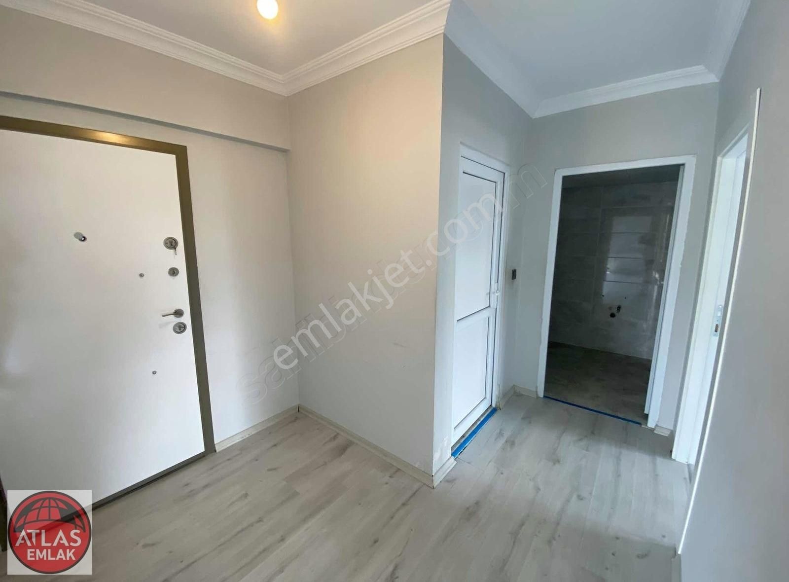 !!atlas Emlaktan Şehirin Merkezinde Satılık İki Katlı Villa!!
