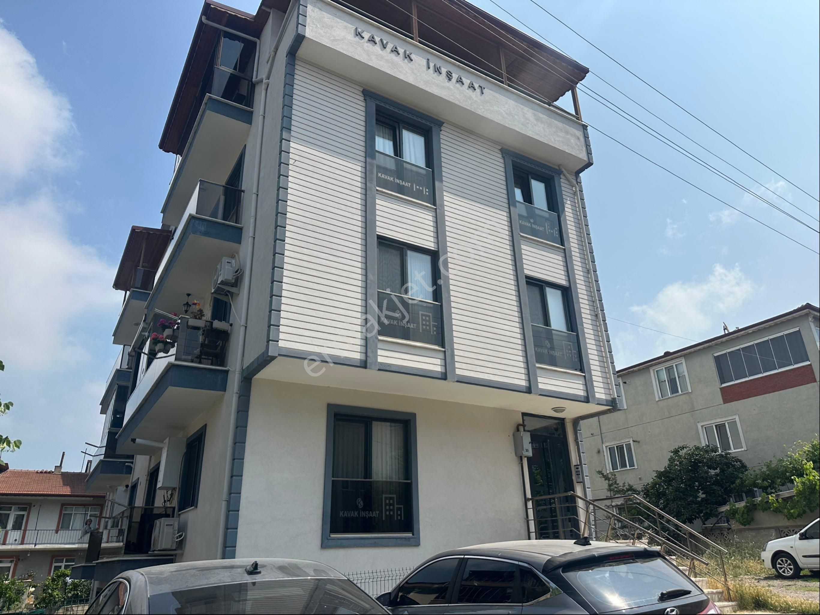 Derince 60 Evler'de Satılık 175 M2 3+1 Bahçe Dubleks