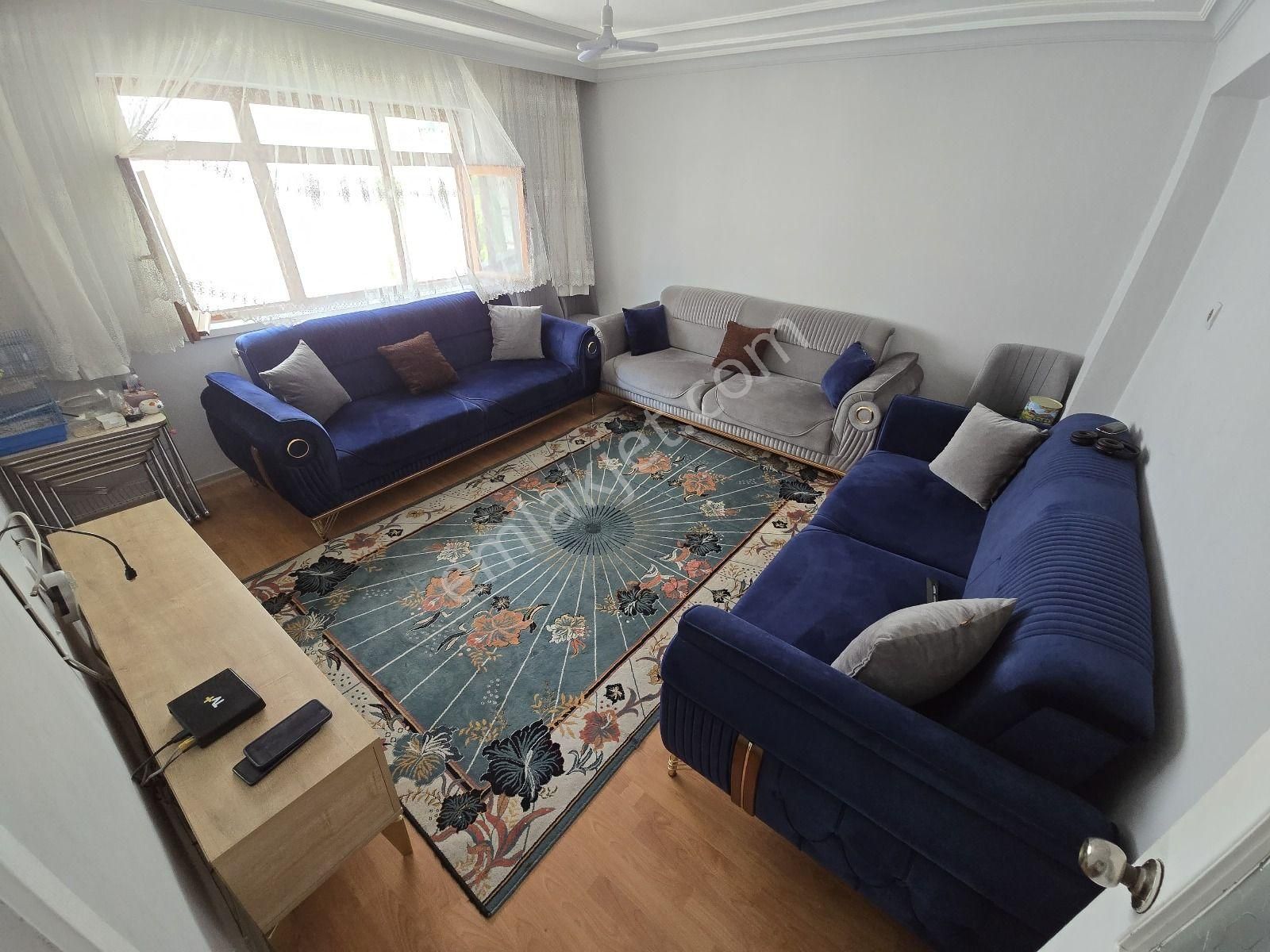 Sncan Malazgirt Mah De Salon Bağımsız 14 Yıllık Bina 3+1 Daire