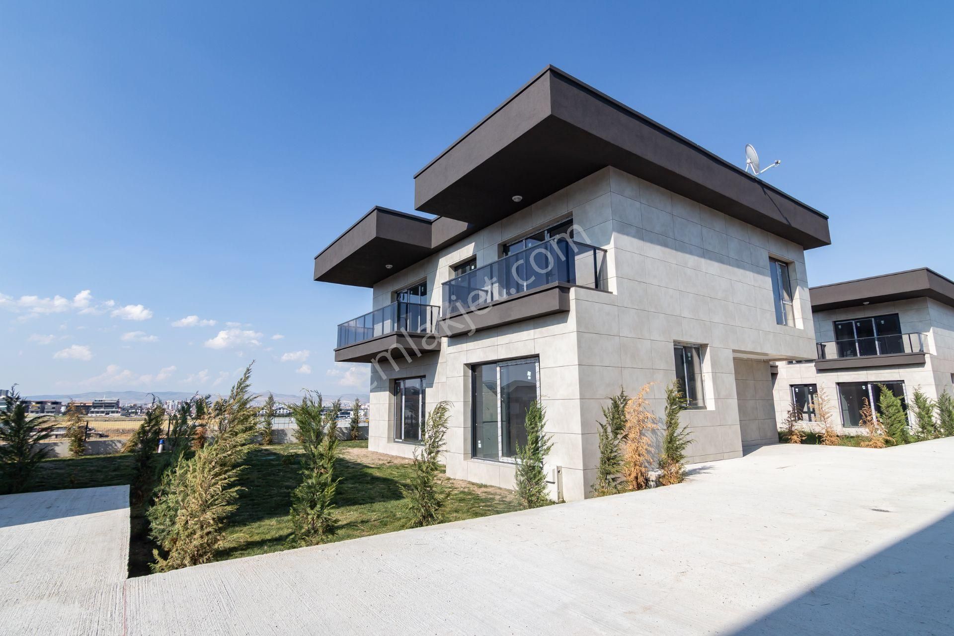 Site İçerisinde, Kapalı Otoparklı, Sıfır 5+1 Yarı Loft Lüks Villa!