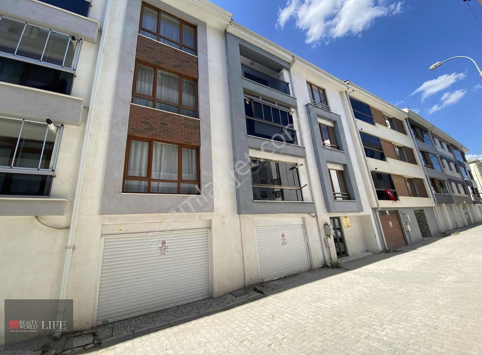 Rw Lıfe // Batıkent Mah. Bakımlı Balkonlu 2+1 Satılık Daire