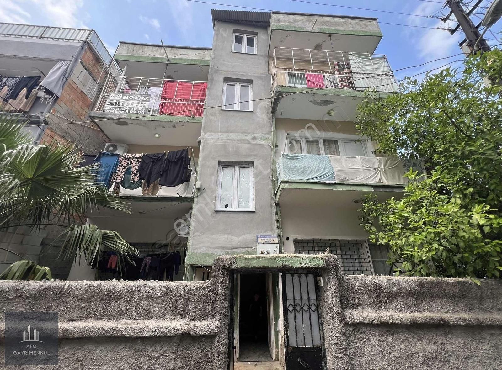 Yeşilevlerde 3+1 Kapalı Mutfak 3 Katlı Satılık Müstakil Ev
