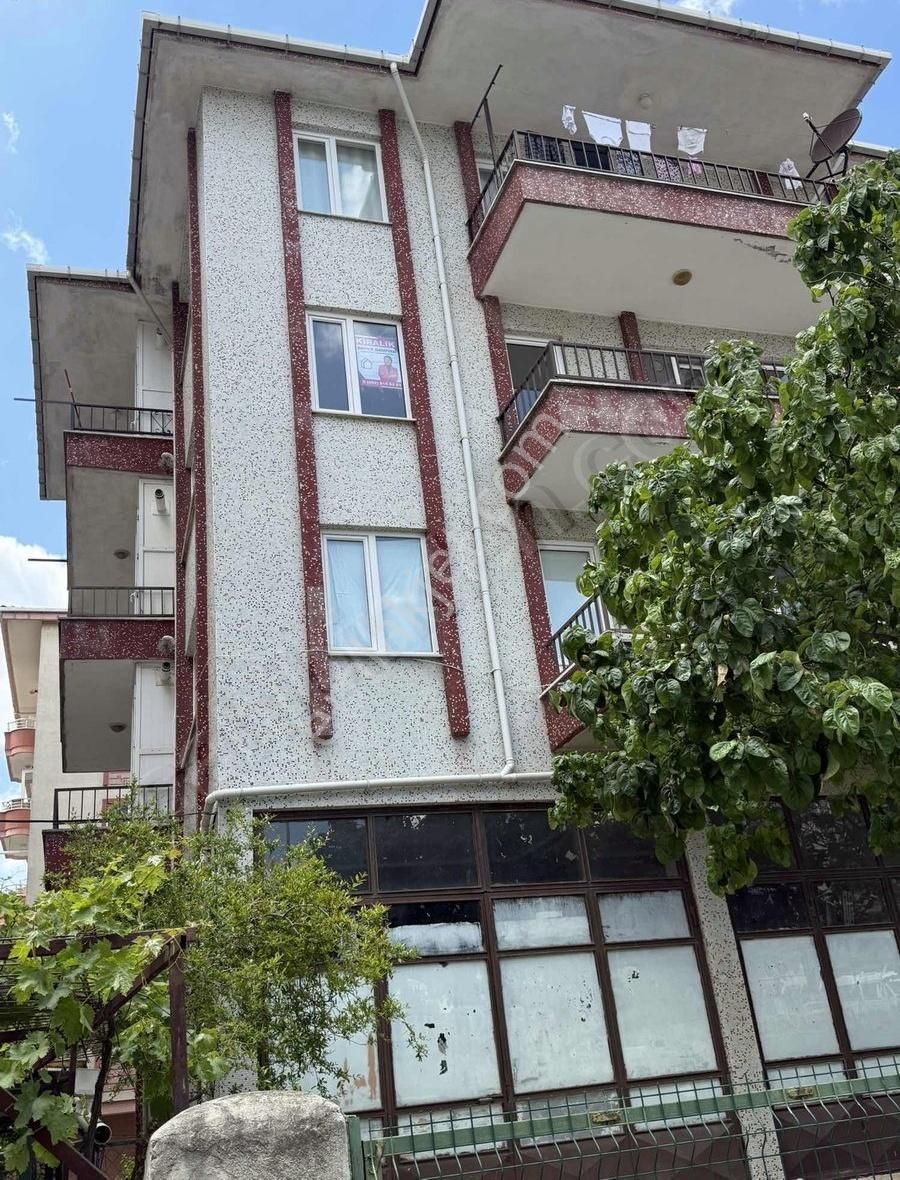 Muhittin Mahallesinde Arakat 3+1 Kiralık 150 M2