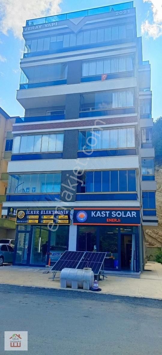 Öğretmen Evinin Üstünde Geniş 2+1