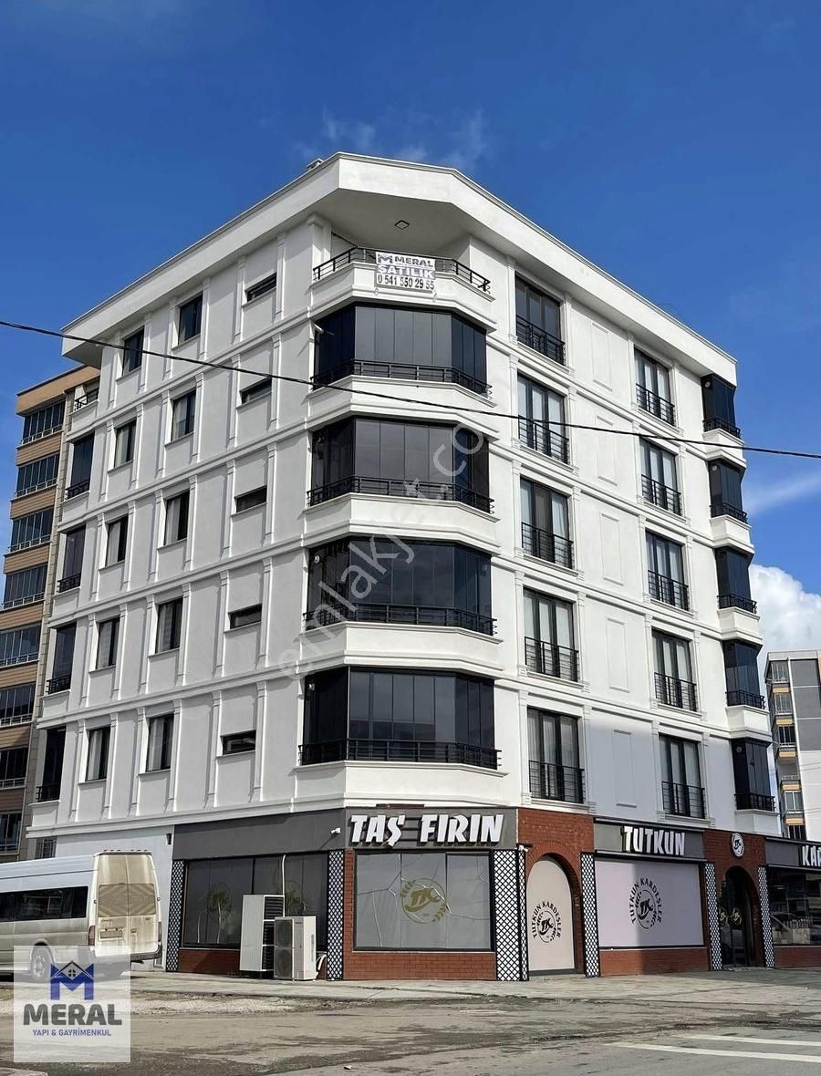 Meral Yapı&gayrimenkulden Caddeye Cephe Satılık 3+1 Daire