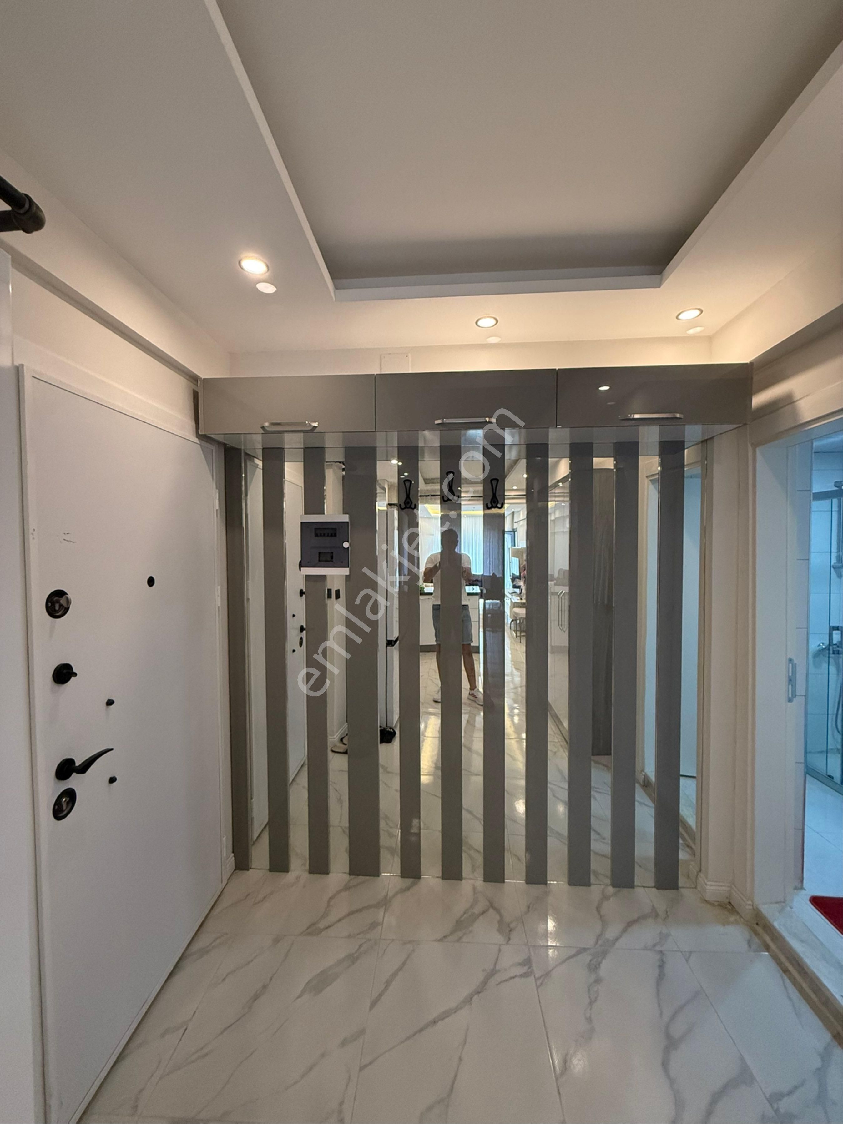 Şehir Merkezde Lüks Sıfır Eşyalı 2+1 Daire