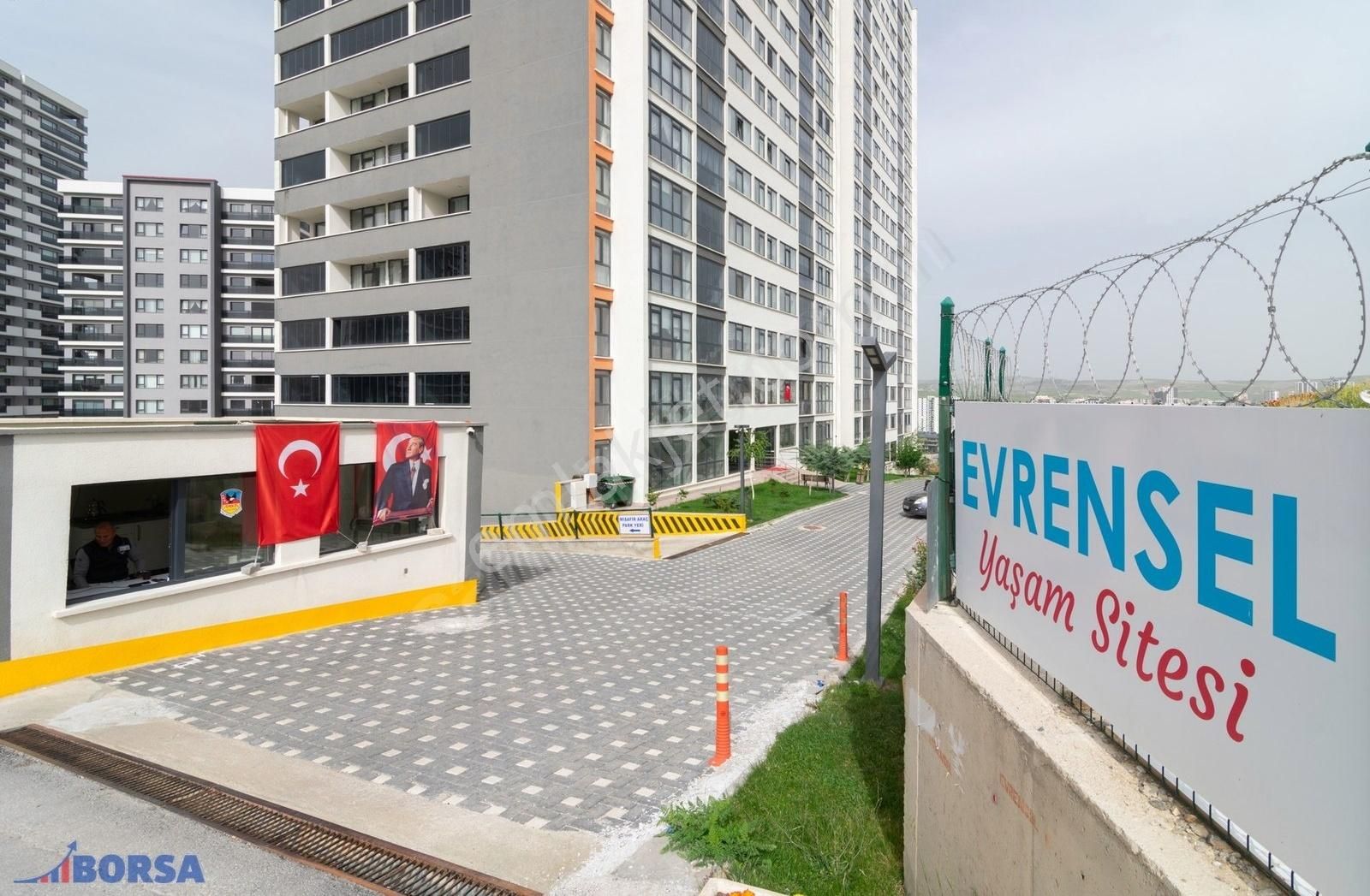 Evrensel Yaşamda Lüks Yapılı Sıfır Satılık Daire