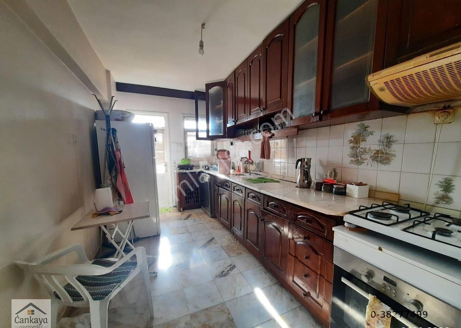 Çankayadan Harbiyede Hakimevi-çetin Emeç Yakını Orta Katta 3+1 Bağımsız Salonlu Köşe Başında Kombili