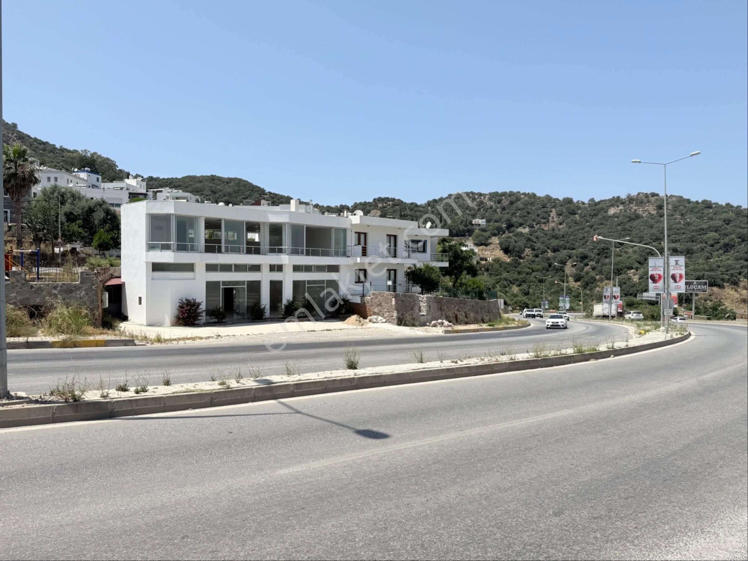 Ortakent Yahşi’de Anayol Üzerinde Geniş Vitrinli Tabela Değeri Yüksek Kiralık Ticari Bina | Showroom