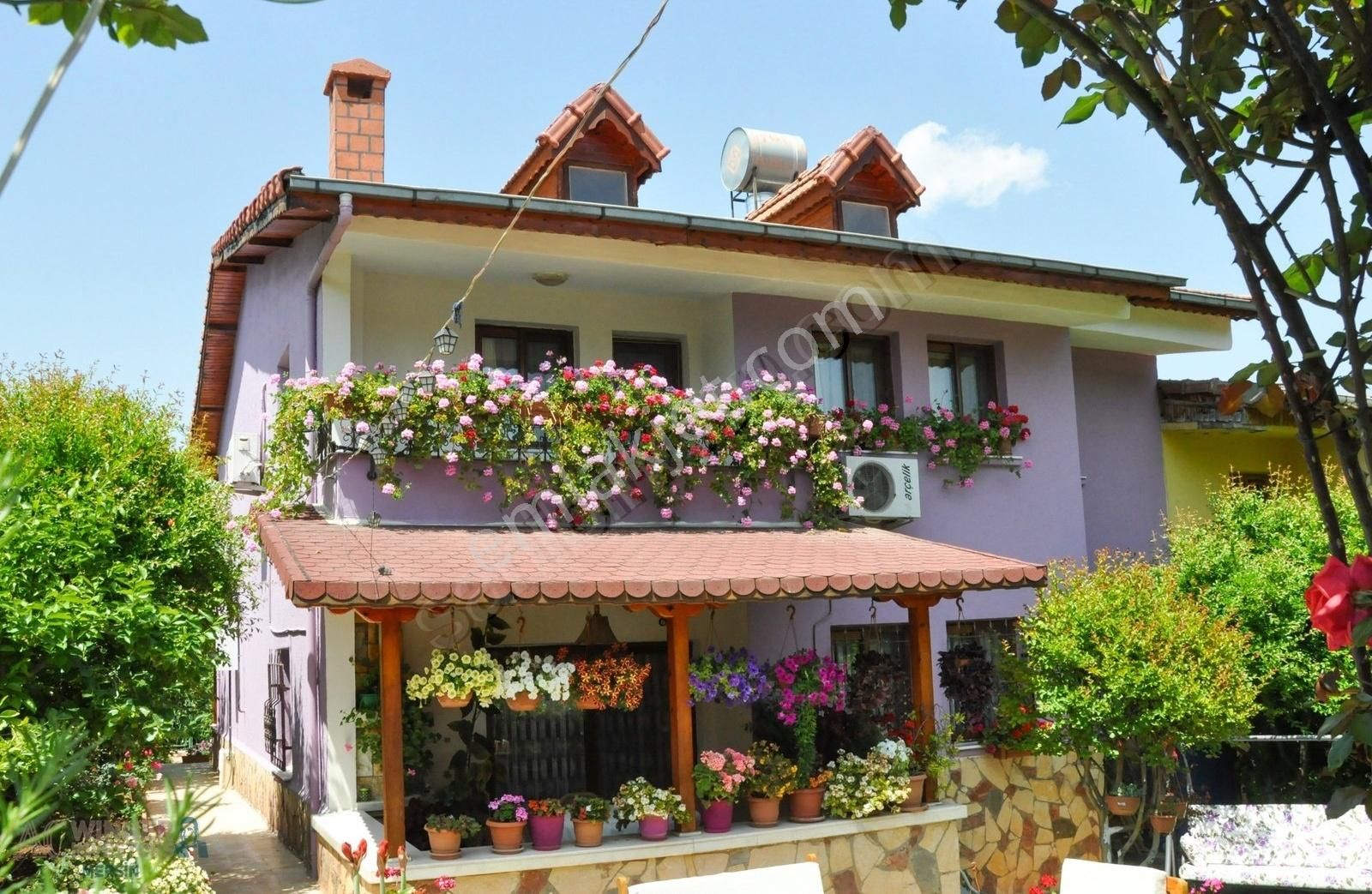 Mezitli Kuyuluk'da Altınevler Sitesi Satılık Bahçeli Villa