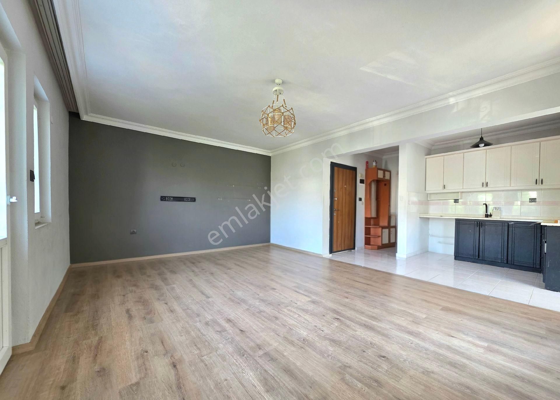Fethiye Merkez'de Denize Yakın 2+1 80m2 Ara Kat Daire