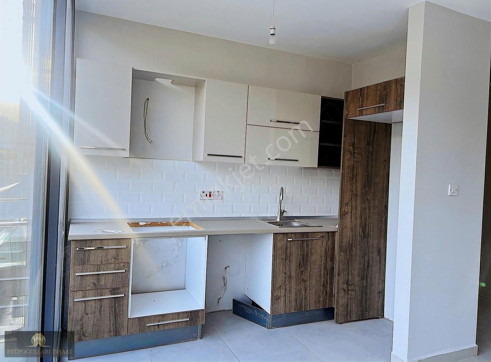 Kktc Girne Alsancak'ta Havuzlu Site De 3+1 Satılık Teraslı