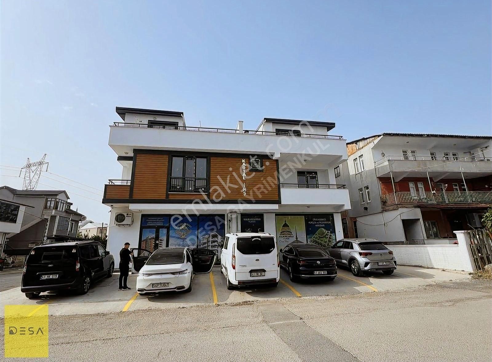 Başiskele De Satılık 3+1 Eğimsiz Çatı Dubleks Daire