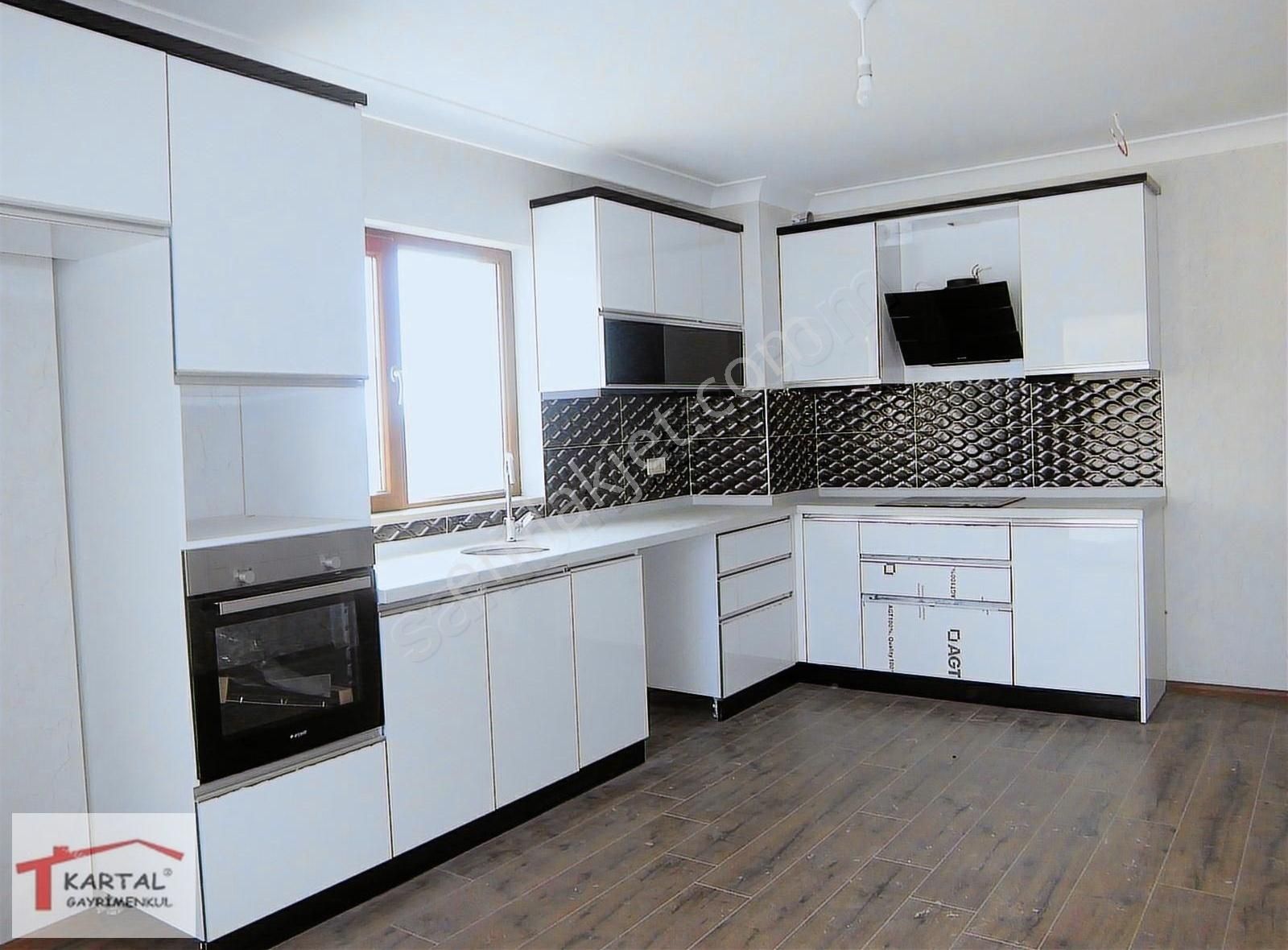 Kartal'dan Ekstra Yapılı Kapalı Otoparklı 4+1