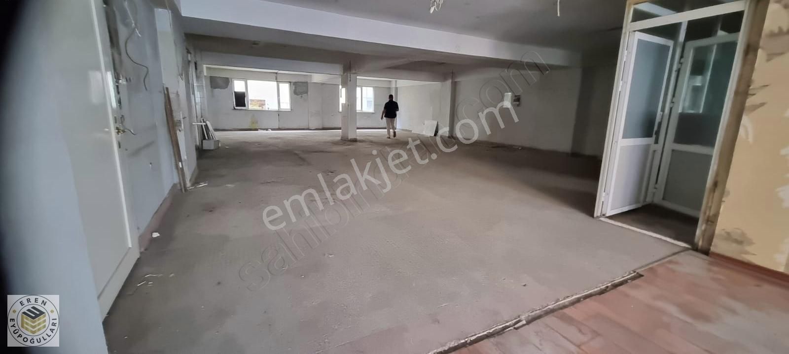 B.paşa Terazidere Mah. Merkezde 250m² Kiralık İş Yeri