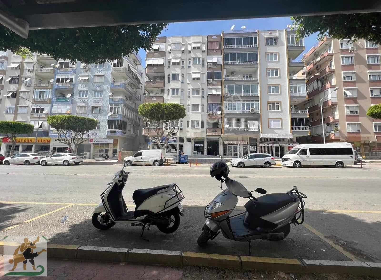 3+1(170 M2)asansörlü Doğalgazlı 3.kat Cadde Üzeri Kiralık Daire