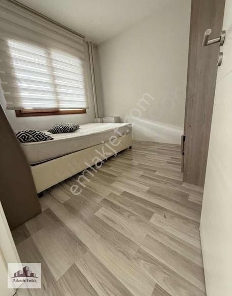 Atlantisten Zeytinköyde Site İçi Arakat Balkonlu 1+1 Apart!