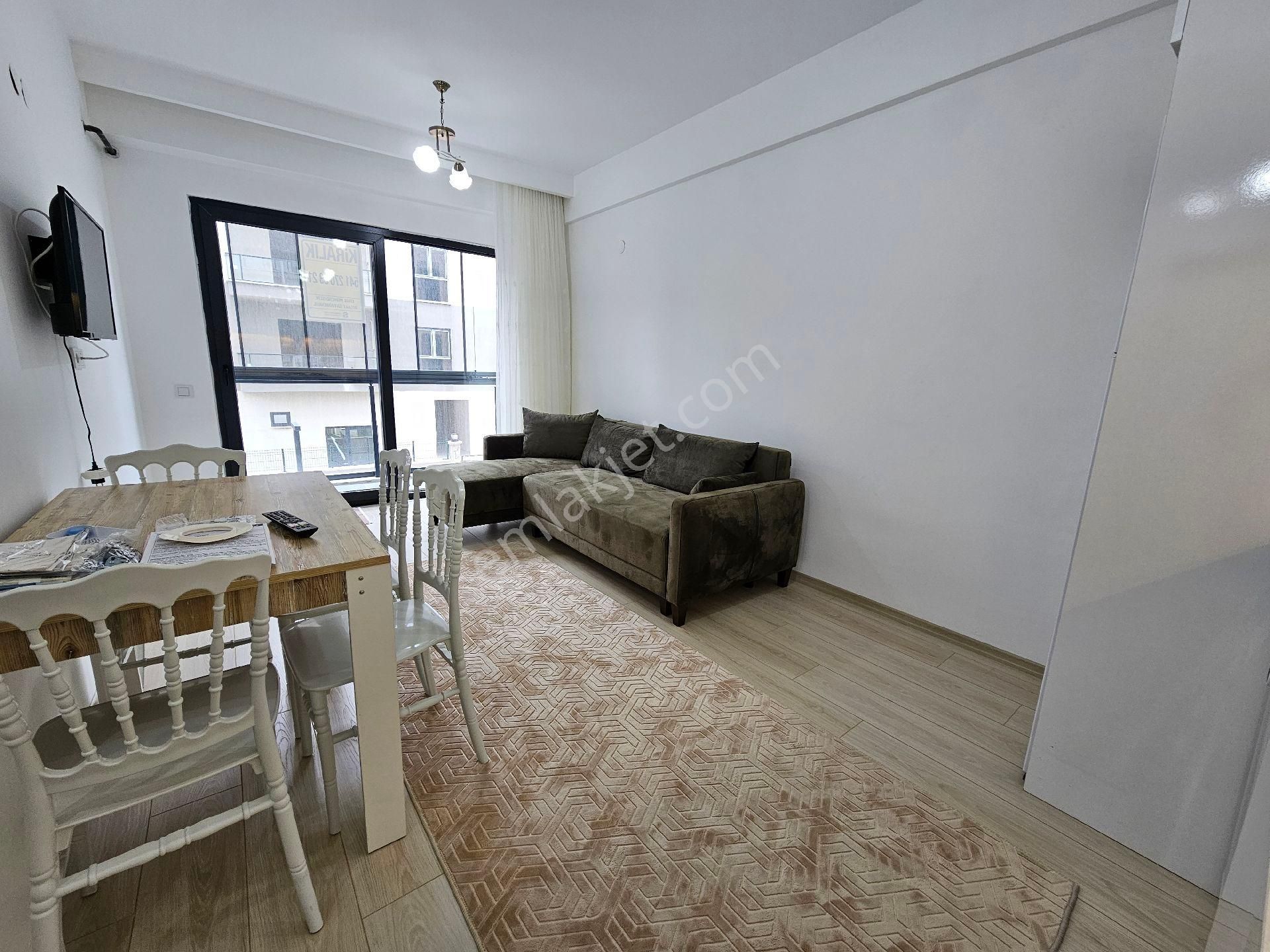 Cumhuriyet Mahallesi'nde 1+1 Eşyalı Kiralık Site Dairesi.