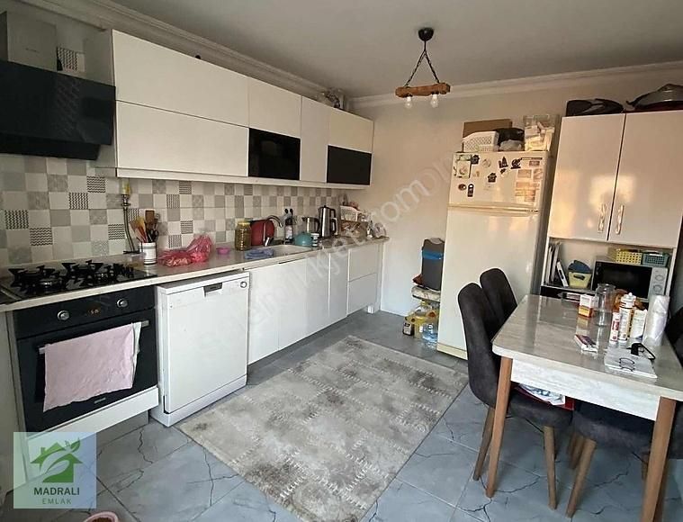 Madralı Emlaktan Edremit Camivasatta Satılık Masrafsız 2+1 Daire