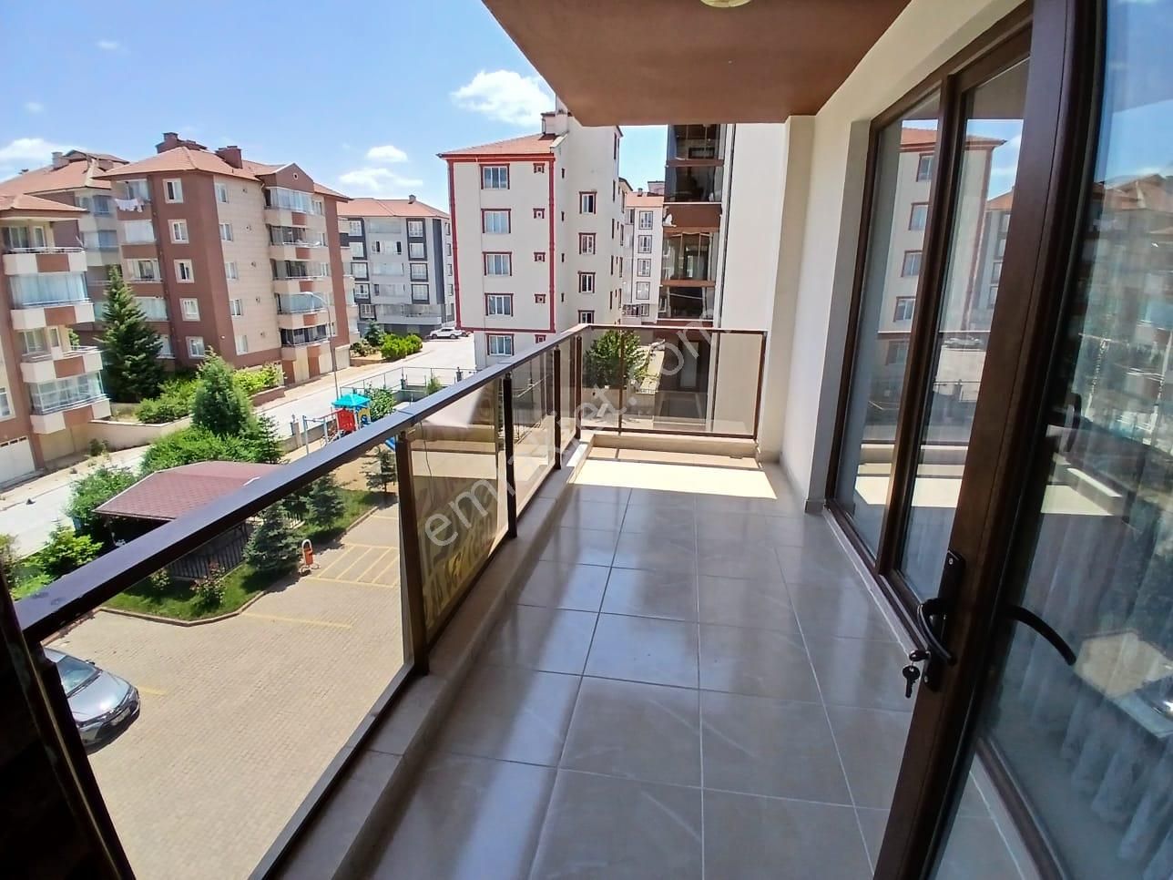 Akşehir Yarenler Mahallesinde Site İçerisinde Makascı Yapımı Ara Kat Satılık 3+1 Daire - Görsel 17
