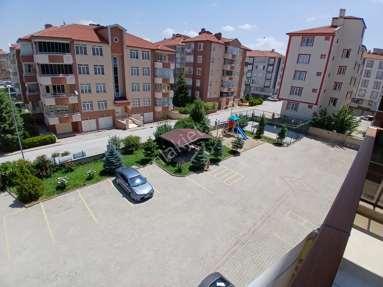 Akşehir Yarenler Mahallesinde Site İçerisinde Makascı Yapımı Ara Kat Satılık 3+1 Daire - Görsel 18