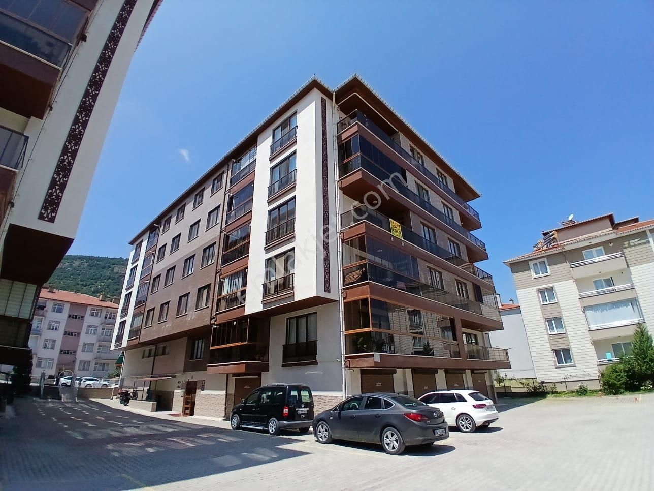 Akşehir Yarenler Mahallesinde Site İçerisinde Makascı Yapımı Ara Kat Satılık 3+1 Daire - Görsel 5
