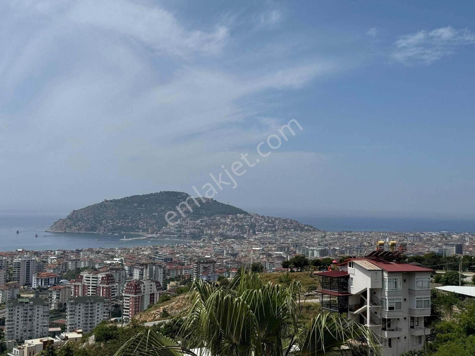 Alanya'da Özel Havuzlu 3+1 Deniz Ve Kale Manzralı Satılık Mobilyalı Villa