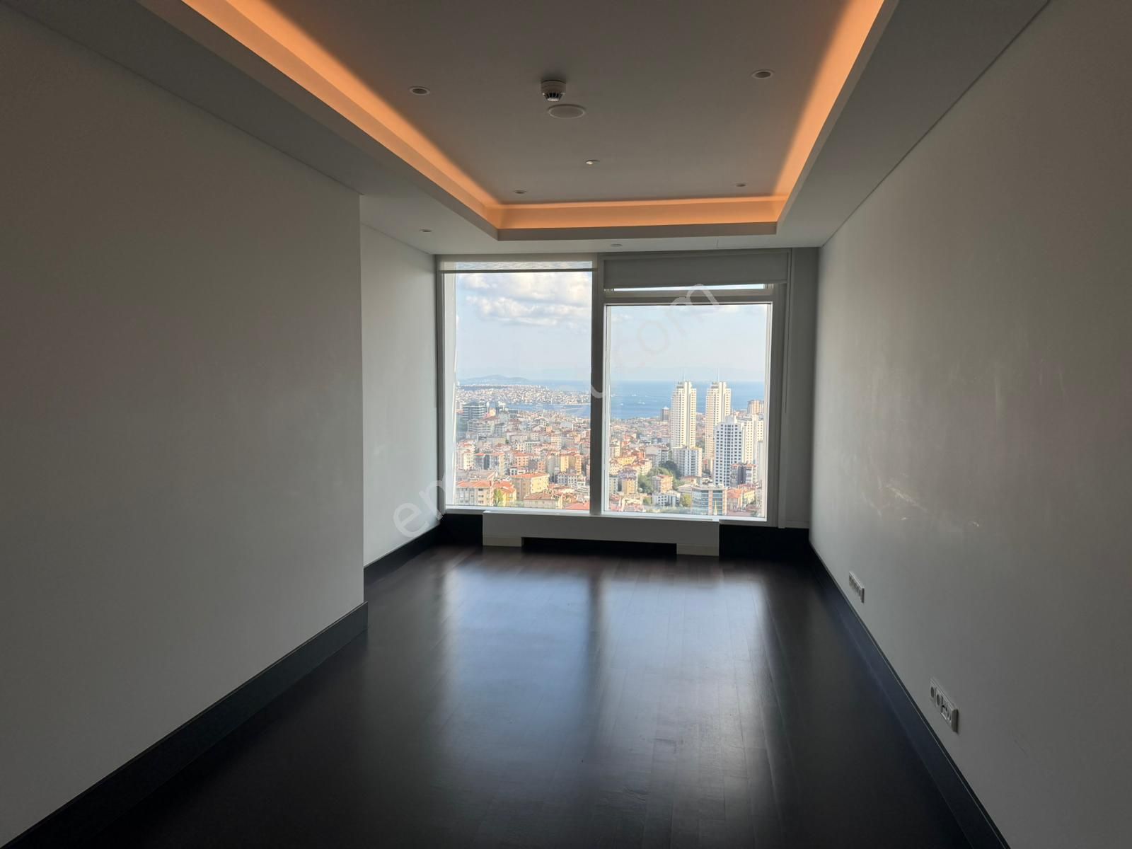 Quasar İstanbul'da Taşınmaya Hazır Kiralık Ofis