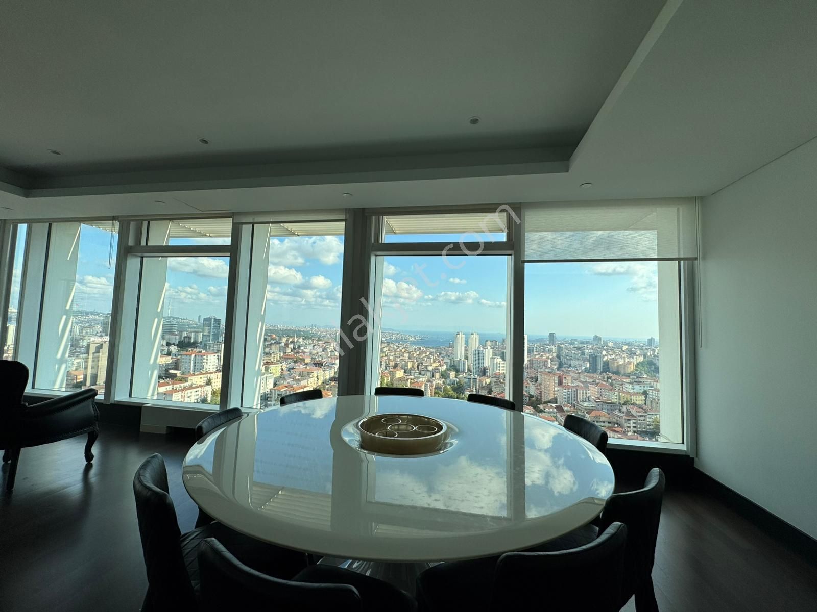 Quasar İstanbul'da Taşınmaya Hazır Kiralık Ofis