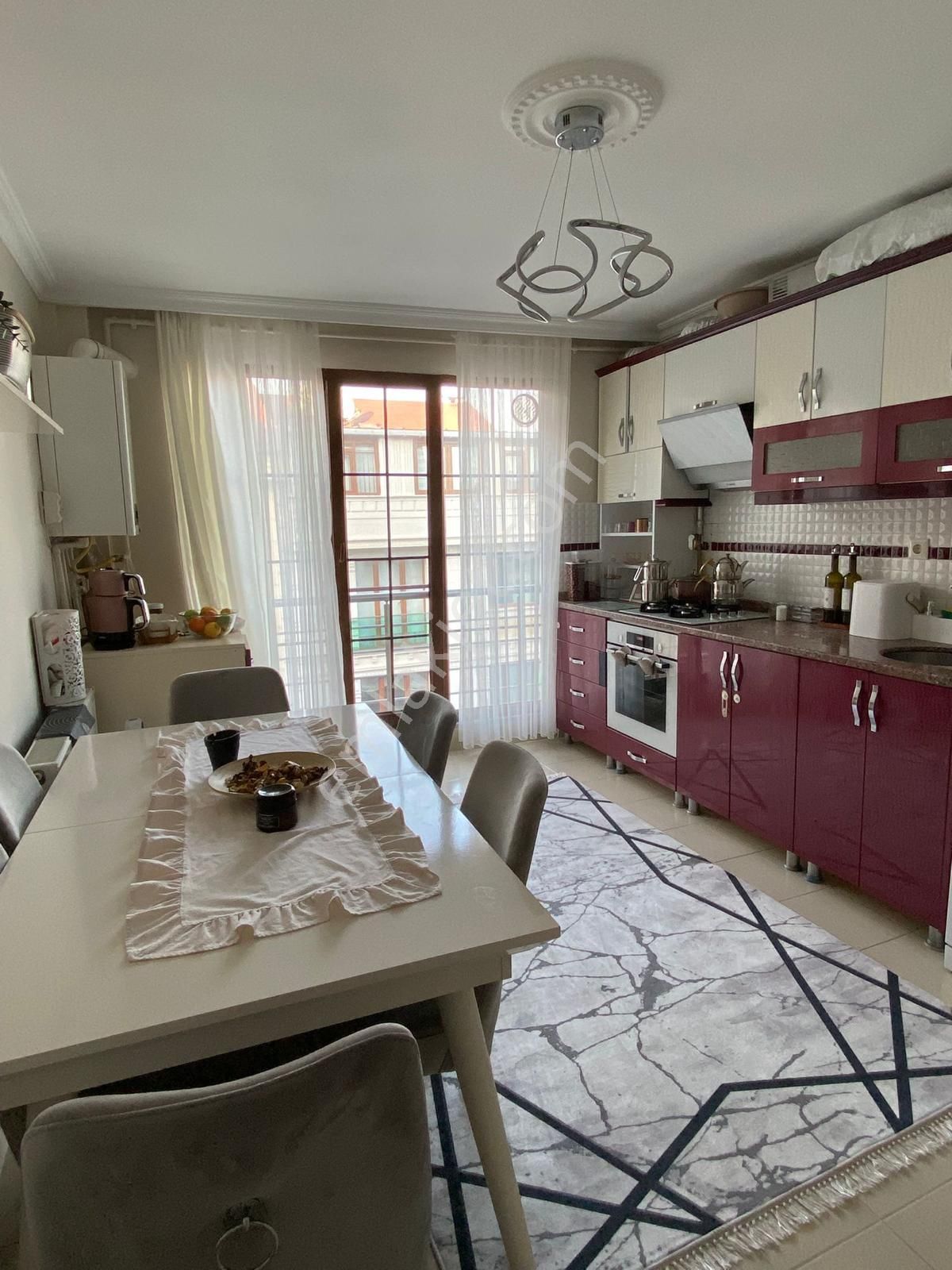 Gaziosmanpaşa Şemsipaşa Mah. Satılık 220m2 4+2 Asansörlü Dublex Daire Çift Girişli