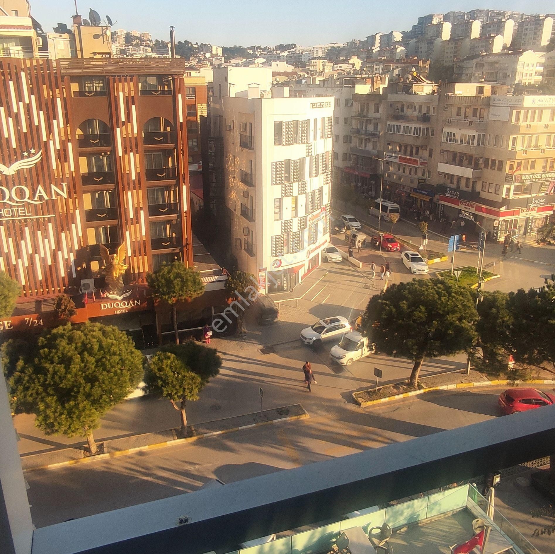 Kuşadası Plaza İş Merkezinde Kiralık Ofis