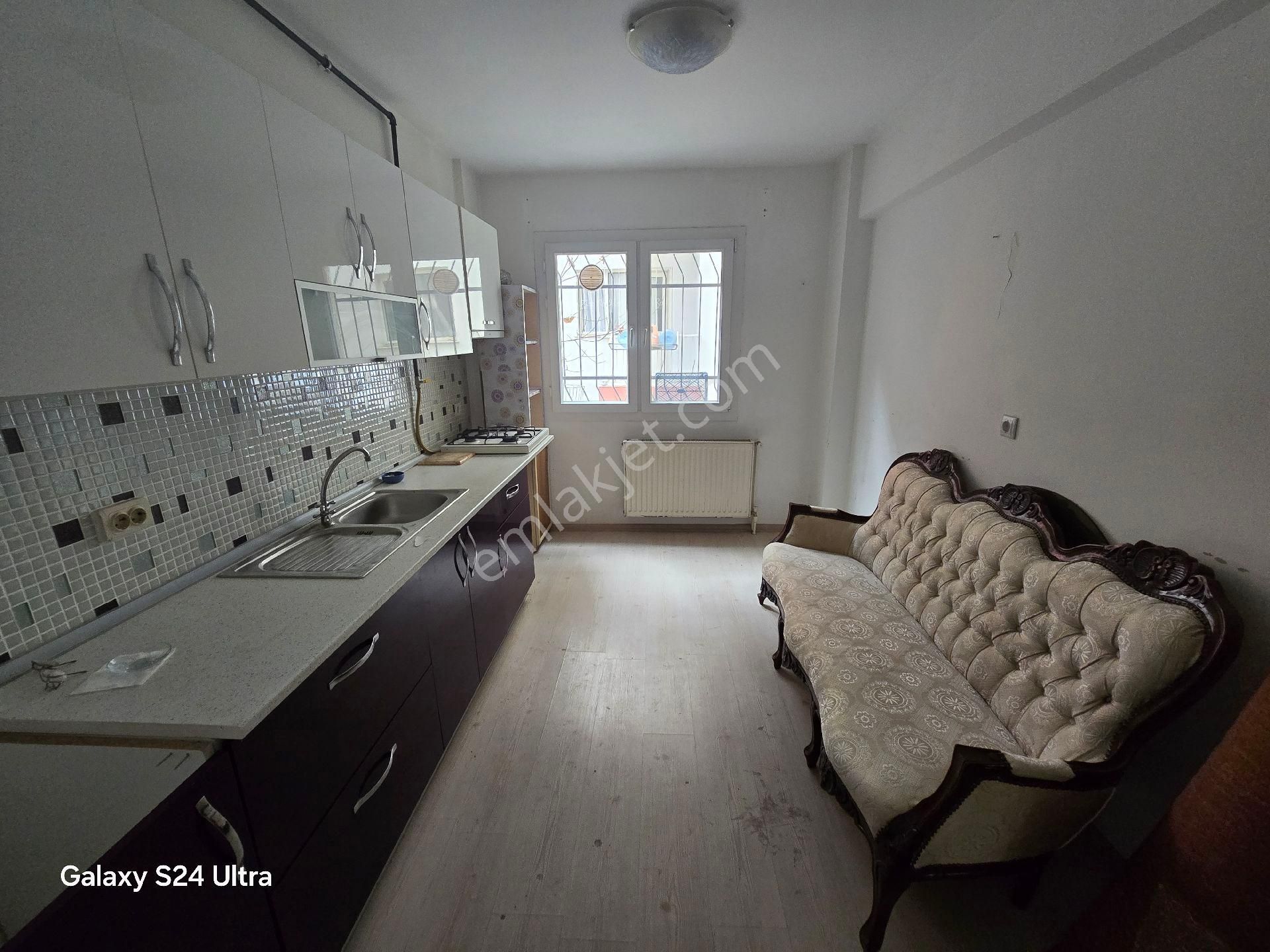 Yalı Mahallesinde Kapalı Mutfaklı 1+1 Önü Açık