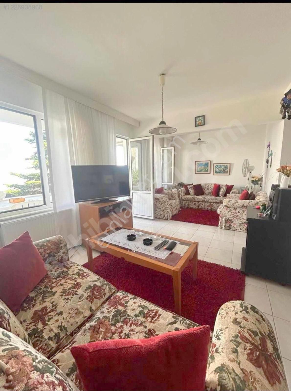 Silivri Semizkum'da Denize Sıfır,lüx,eşyalı,sezonluk Kiralık Dublex Daire