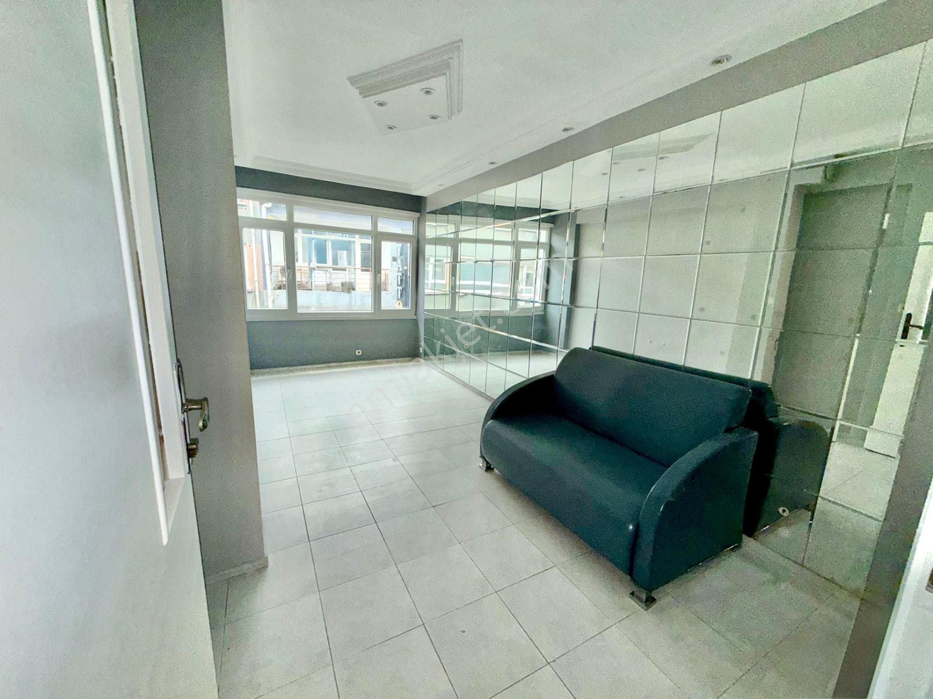 Acil Bakırköy Çarşı Merkezde Kiralık Daire İşyeri Ofis