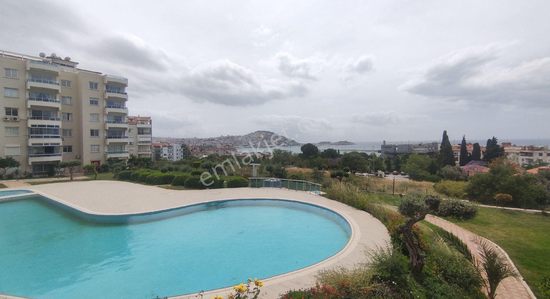 Kuşadası Marina Da Manzaralı Havuzlu Sitede 3+1