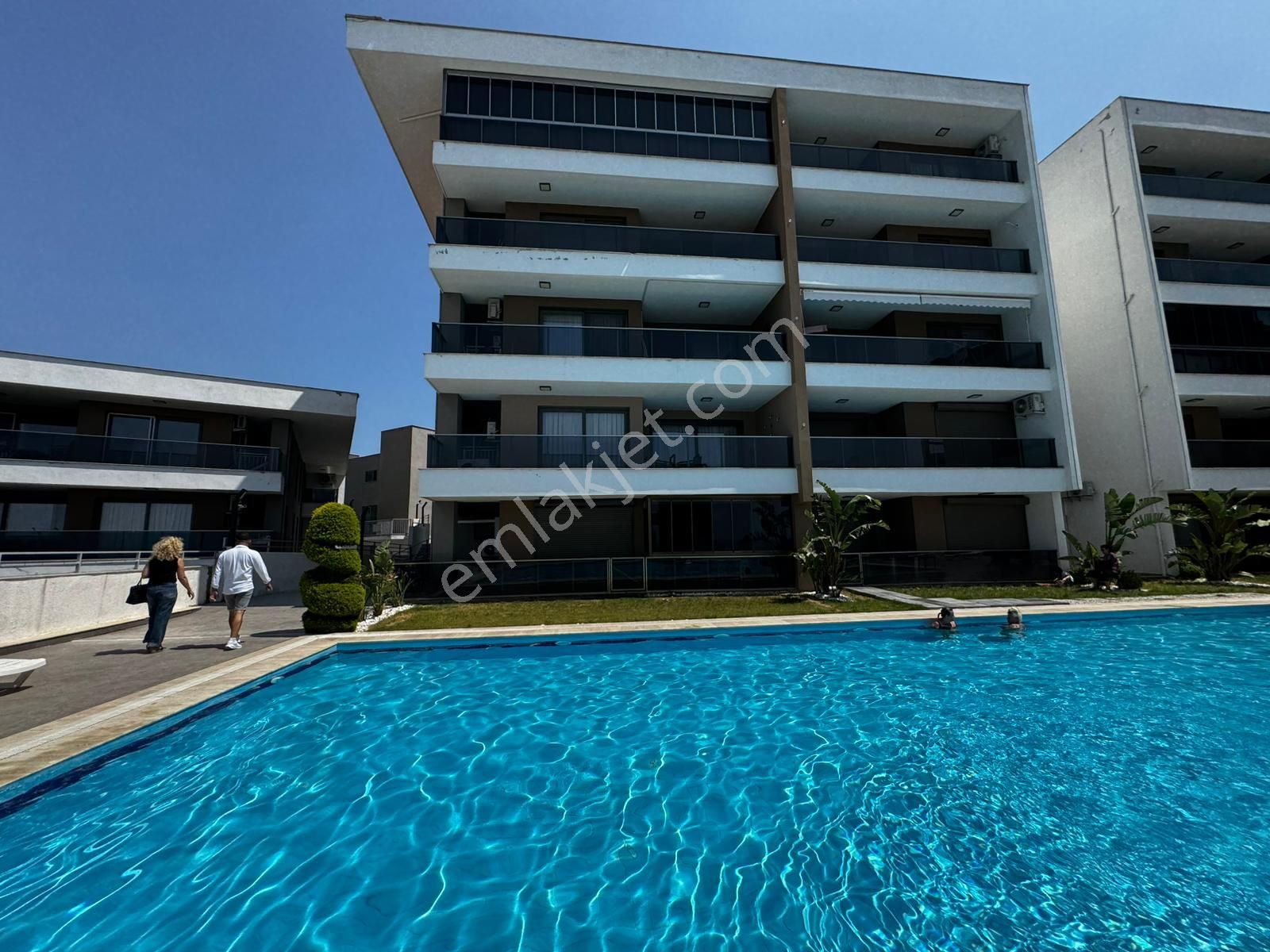 Kuşadası'nda Residence'da Kısmı Deniz Manzaralı 2+1 Daire