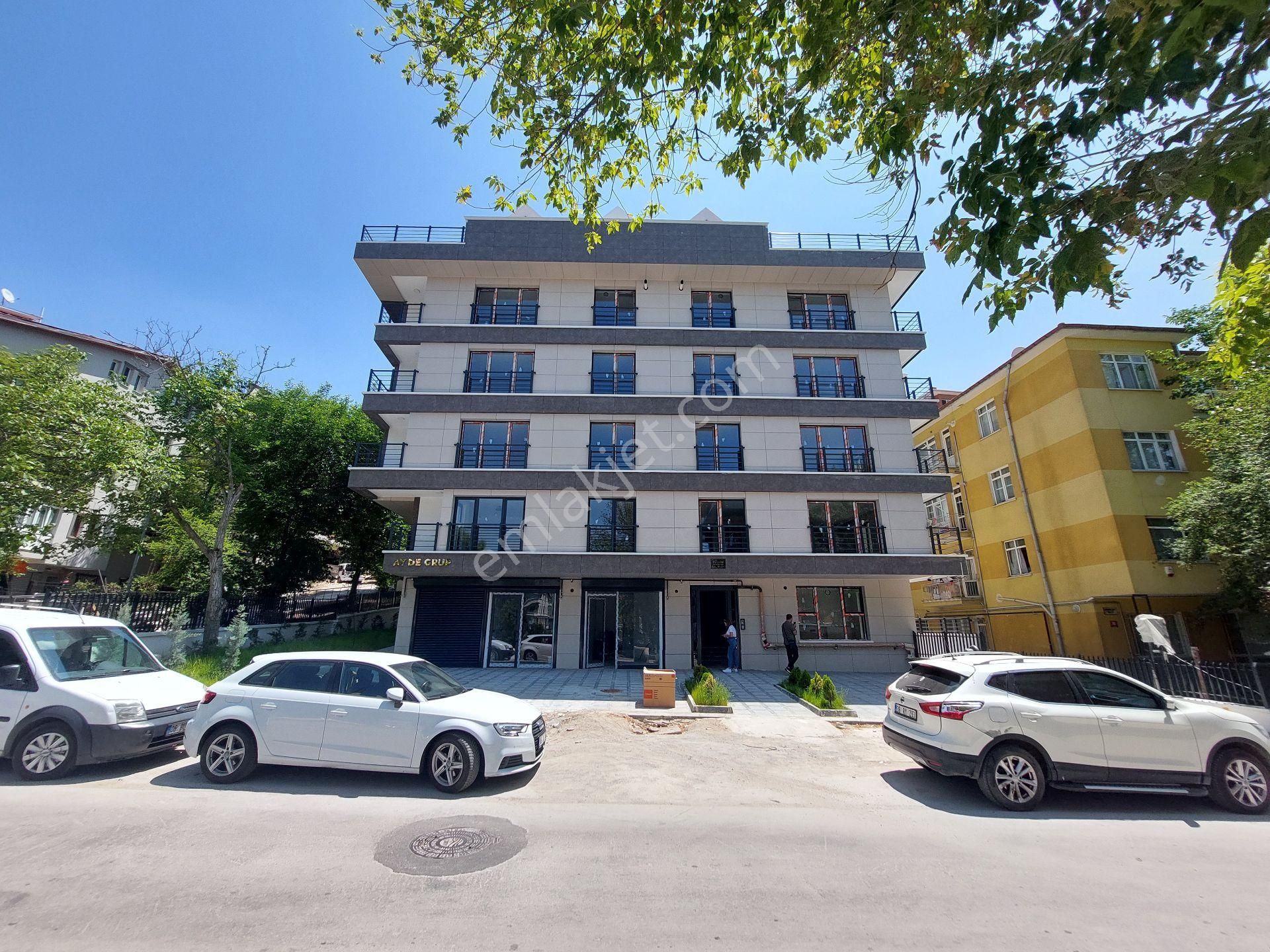 Bakanlıklara Yakın 1+1 Yeni Lüks Binada Kombili 1.kat Güney Cephe