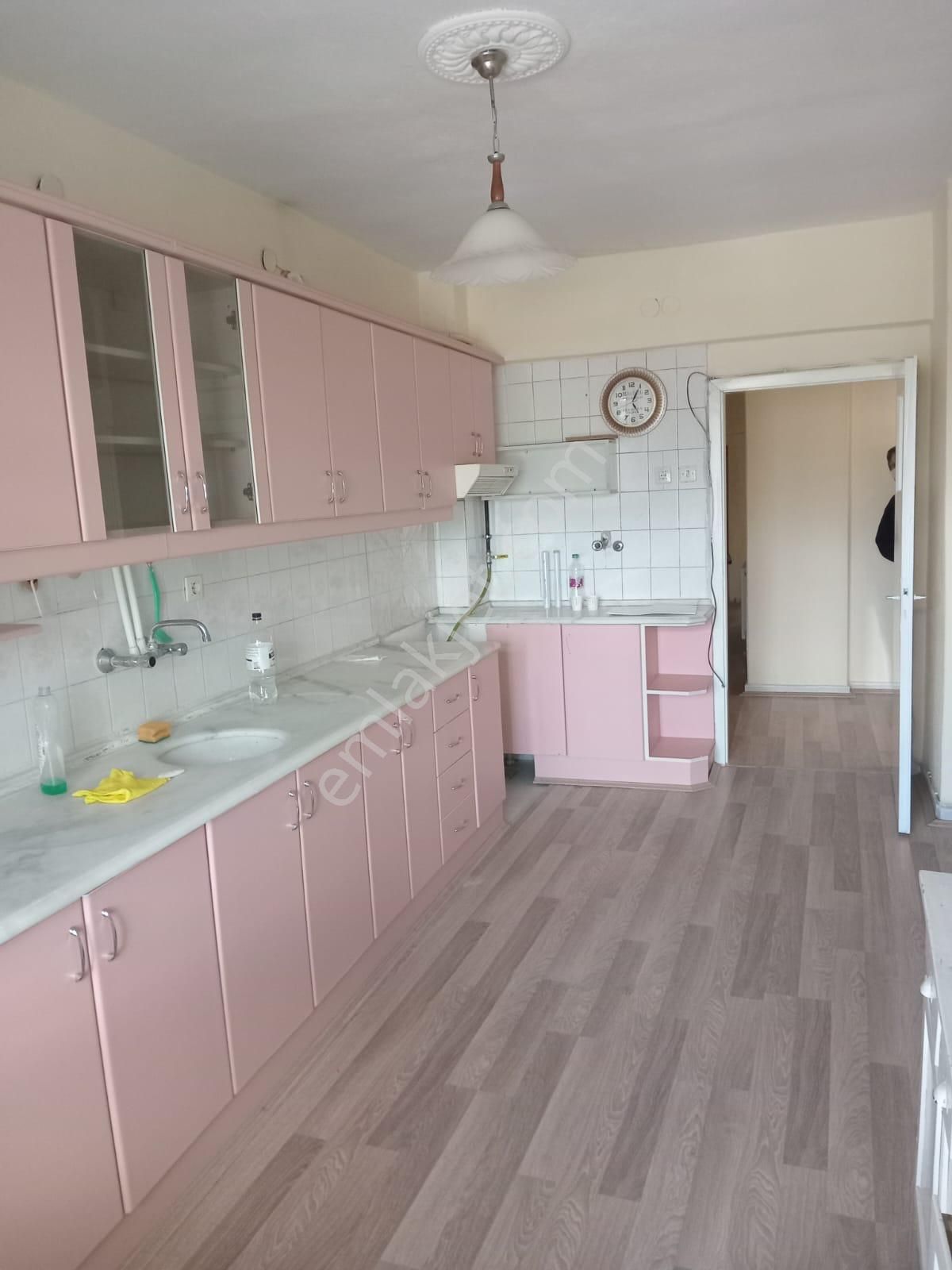 Şehir Merkezinde Geniş Kullanışlı Daire - Kaçırılmayacak Fırsat